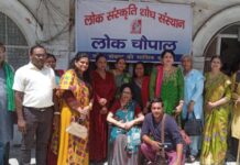 उमड़ घुमड़ घिर उठे गहन घन, पड़न लागी सखी सावन की फुहार
