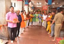 भाजपा लखनऊ महानगर टीम ने श्रीकाशी विश्वनाथ और विंध्याचल देवी में किए दर्शन
