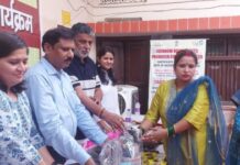 उन्नत टूल किट वितरण : 100 हस्तशिल्पियों को मिला सिलाई मशीन का तोहफा