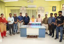 स्कूली लड़कियों ने सीडीआरआई की टीम से समझी कई बारीकियां