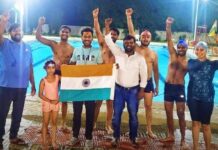 चंद्रयान-3 की सफलता का गवाह बना लखनऊ, बांटी मिठाई, हुई आतिशबाजी