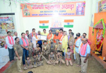 नाग पंचमी पर गोमती अखाड़े में दंगल, पहलवानों ने जमकर दिखाए दांव पेंच