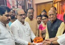 भाजपा ने परमवीर चक्र विजेता शहीद कैप्टन मनोज पांडे के आवास पर कलश में माटी एकत्रित की