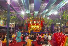 तुम सामने बैठे हो थोड़ी बात हो जाये…..
