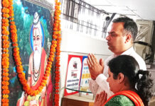 महर्षि वाल्मीकि की तरह बुराई को छोड़कर अच्छाई का मार्ग अपनाना चाहिए