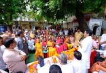 विधायक पंकज सिंह ने जलालपुर बस्ती में लोगों से की मुलाकात