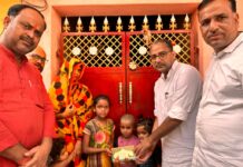 जब 3 मासूम बच्चों के सिर से उठा माँ-बाप का साया, विधायक राजेश्वर बने सहारा