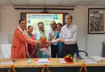 गुरु के सानिध्य से ही सीखा जा सकता है संगीत