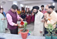 डॉ. राजेश्वर सिंह ने नेशनल पब्लिक इंटर कॉलेज में डिजिटल लैब की स्थापना के लिए प्रदान किये 10 कंप्यूटर