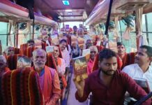सरोजनीनगर : 16वीं रामरथ-श्रवण अयोध्या यात्रा, वृद्धजनों ने किए रामलला के दर्शन