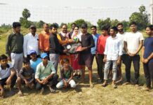 डॉ राजेश्वर सिंह की अनूठी पहल ‘गांव की शान’ में कमलापुर के चार मेधावी सम्मानित