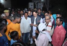 सौगात : डॉ. राजेश्वर सिंह ने की पार्क सौंदर्यीकरण के लिए 10 लाख रुपये की घोषणा, महिलाओं को 5 सिलाई मशीनों का उपहार