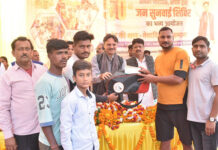 जन अभियान बना डॉ. राजेश्वर सिंह का ’50वें आपका विधायक आपके द्वार’