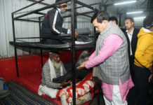 नगर विकास मंत्री ने परिवर्तन चौक, केजीएमयू में परखी रैनबसेरों की व्यवस्था