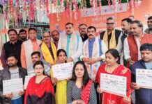 ज्योति प्रसाद वार्ड राजाजीपुरम पहुंची विकसित भारत संकल्प यात्रा