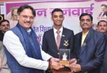 सरोजनीनगर में जनसुविधाओं का विस्तार, डॉ राजेश्वर सिंह ने जरूरतमंदों को दी आर्थिक सहायता