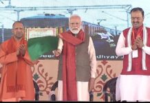 प्रधानमंत्री मोदी ने वाराणसी से मऊ़-दोहरीघाट मेमू ट्रेन को दिखायी हरी झण्डी