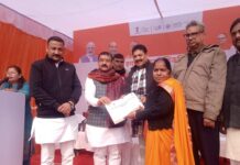 पश्चिम विधानसभा के शीतला देवी वार्ड में मोदी की गारंटी यात्रा का जोरदार स्वागत