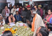 विधायक राजेश्वर सिंह ने सुनीं जनसमस्याएं, क्षेत्र के विकास हेतु की कई घोषणाएं