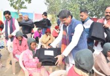 हर वर्ग, हर समुदाय के लोगों तक पहुँच रहा कंबल वितरण महाअभियान का लाभ: डॉ राजेश्वर सिंह