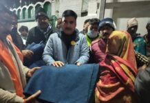 लाल बहादुर शास्त्री सेवा समिति पदाधिकारियों ने बांटे कंबल
