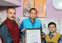 समाज में उत्कृष्ट कार्य के लिये पूर्व महापौर सुरेश अवस्थी का हुआ सम्मान