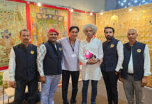 इंडिया आर्ट फेस्टिवल में पिचवाईवाला नरेंद्र आर्ट-हस्तशिल्प की लगी सुंदर कृतियाँ