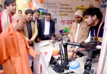 इंडस्ट्री की मांग के अनुरूप चलाएं पाठ्यक्रम : मुख्यमंत्री