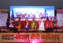 नेपाली और भारतीय सांस्कृतिक झलकियों को देखकर लोग उत्साहित
