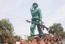 श्री दुर्गा शिक्षा निकेतन के एनसीसी कैडेट्स ने की साफ सफाई