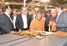 टेक्सटाइल सेक्टर में दुनिया को है भारत का इंतजार : योगी आदित्यनाथ