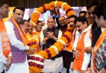 कायस्थ परिवार के अभिनंदन समारोह में सम्मिलित हुए केंद्रीय रक्षा मंत्री राजनाथ सिंह