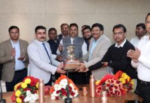 डॉ बलकार सिंह ने आवास आयुक्त का पदभार किया ग्रहण, जल निगम कर्मियों ने दी विदाई