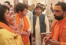 पति और बेटी के साथ एक्ट्रेस प्रियंका चोपड़ा ने किए रामलला के दर्शन