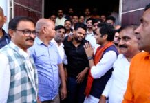 विधायक पंकज सिंह की अधिवक्ताओं से अपील, देश के साथ लखनऊ के विकास के लिए करें वोट