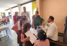 विश्व होम्योपैथी दिवस पर हेल्प यू ट्रस्ट ने आयोजित किया नि:शुल्क होम्योपैथिक शिविर