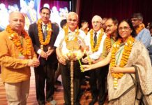सीएमएस बच्चों को बना रहा ज्ञानवान व संस्कारवान : दुर्गा शंकर मिश्र