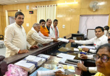 लखनऊ पूर्वी विधानसभा : इंडिया गठबंधन प्रत्याशी मुकेश सिंह चौहान ने किया नामांकन