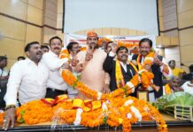 पुजारी पुरोहित महासम्मेलन में सनातन धर्म की रक्षा के लिए मतदान की अपील