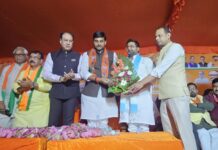 अल्पसंख्यक मोर्चा सम्मेलन : राजनाथ सिंह को भारी मतों से जीताने का संकल्प