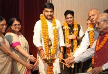 सीएमएस शिक्षकों का भव्य सम्मान, शिक्षकों ने निकाला ‘चरित्र निर्माण मार्च’