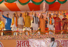 रक्षा मंत्री राजनाथ सिंह प्रबुद्ध वर्ग सम्मेलन और विशाल जनसभा में सम्मिलित हुए