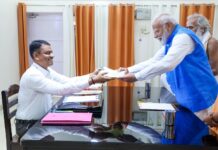पीएम मोदी ने वाराणसी से तीसरी बार किया नामांकन दाखिल