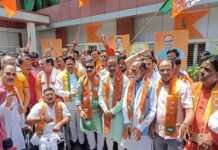 नरेंद्र मोदी को चुना गया संसदीय दल का नेता, लखनऊ में मनाई गई खुशियां