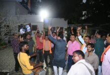 नरेंद्र मोदी तीसरी बार बने प्रधानमंत्री, भाजपा कार्यकर्ताओं ने ढोल-नगाड़ो के साथ की आतिशबाजी