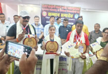 राष्ट्रीय पंजा कुश्ती में पदक विजेता यूनिटी कालेज की रबाब फातिमा व अन्य खिलाड़ी सम्मानित