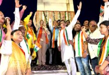 कारगिल पार्क में वीर शहीदों की प्रतिमा पर अर्पित किया गया पुष्प
