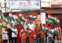 ध्वजा रोहण करके हेल्प यू ट्रस्ट ने हर घर तिरंगा अभियान में की सहभागिता