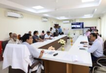 मऊ : मंत्री एके शर्मा ने ऊर्जा एवं नगर विकास की शिकायतों का मौके पर किया निस्तारण