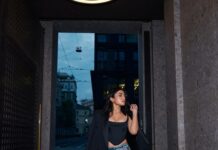 काले कोट व स्टाइलिश ट्राउजर में बेहद ग्लैमरस दिखी रश्मिका मंदाना